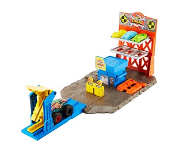 493865 PARKING MONSTER TRUCKS